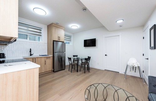 Northwest Calgary Apartment | Newly built 2 bedroom suite with kitchen & laundry