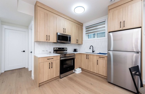 Northwest Calgary Apartment | Newly built 2 bedroom suite with kitchen & laundry