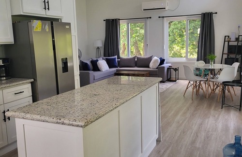 Isla de Utila House | Newly Built 3-Bedroom Tropical Escape with Modern Comforts in Serene Utila!nn