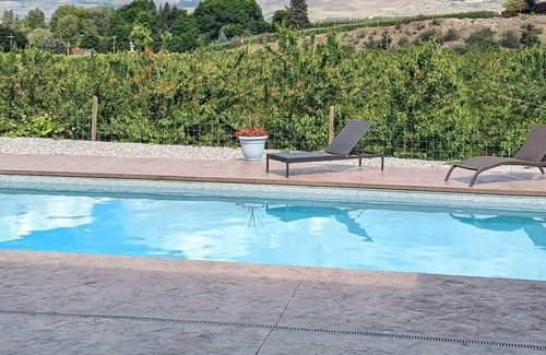 Dilworth Mountain Estates House | Newly built 4 bedroom / 5 Bath home with Private 40 ft. pool (Central Kelowna)