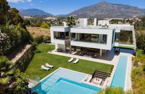 Nueva Andalucia Apartment | Newly Built 6 BDRM Luxury Villa in Nueva Andalucía