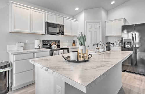 Caldwell House | Newly Built Caldwell Home w/Yard, Near Downtown!