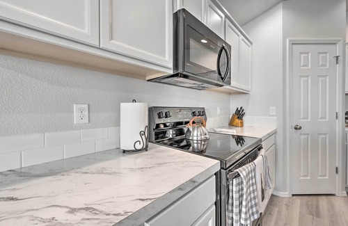 Caldwell House | Newly Built Caldwell Home w/Yard, Near Downtown!