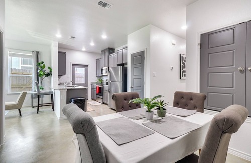 Temple House | Newly Built Home: Close to Parks & Dining!