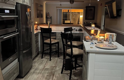 West Bradenton Condo | Newly completely renovated 2-bedroom, 2 full bath condo with bar.