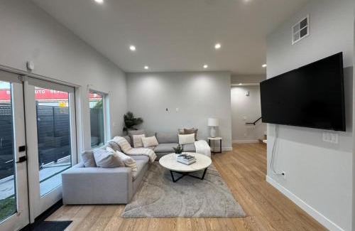 Pico - Robertson Apartment | Newly constructed 2 bedroom by La Cienega Plaza with parking, modern kitchen, washer dryer and very central to attractions