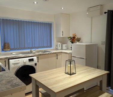 Cheetham Hill Apartment | Newly Furnished Guest House Near City Centre