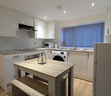 Cheetham Hill Apartment | Newly Furnished Guest House Near City Centre