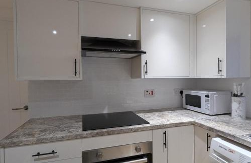Cheetham Hill Apartment | Newly Furnished Guest House Near City Centre