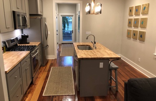 Downtown Charleston Apartment | Newly Listed: Charming home in historic dwtn, walk to shops/parks, Free parking