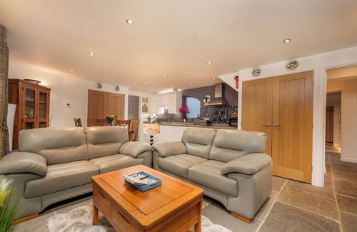 Matlock House | Newly refurbished luxury 5 bed riverside house with hot tub and annexe.