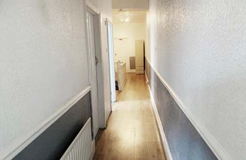 Streatham Apartment | Newly Refurbished 2 Bedroom Flat - Long stays AVL