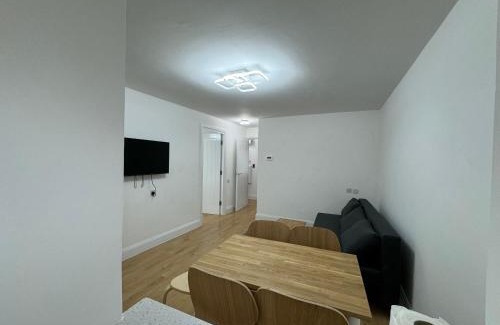 Custom House Apartment | Newly Refurbished 2BD Flat Close to ExCel London
