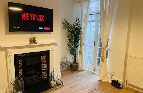 Exeter House | Newly Refurbished City Centre House With Parking