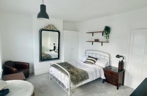 Exeter House | Newly Refurbished City Centre House With Parking