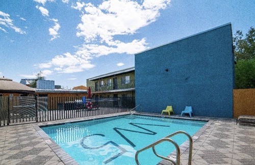 Riverside Apartment | Newly Remodeled 2Bed/1Ba Suite #32