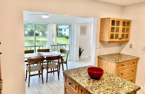 Central Naples Apartment | Newly remodeled 2br, 2ba condo in Naples Bath and Tennis