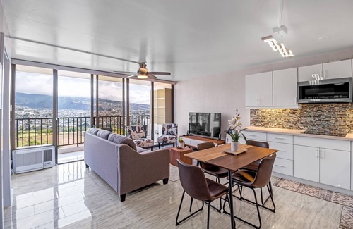 Waikiki House | Newly Remodeled - 30th Floor Suite with EPIC Mountain Views by Koko Resort Vacation Rentals