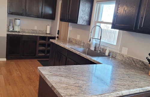 De Pere House | Newly Remodeled - 4 bedrooms Sleeps 7