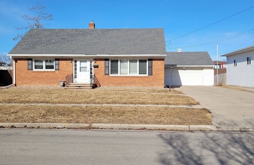 De Pere House | Newly Remodeled - 4 bedrooms Sleeps 7