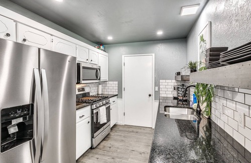 South Oklahoma City House | Newly remodeled 5BD- just 10 mins from airport!