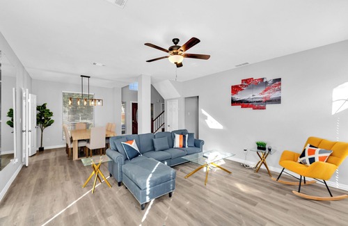 Lewisville House | Newly remodeled 5BR 3 Bath w/pool 15 min to DFW airport~