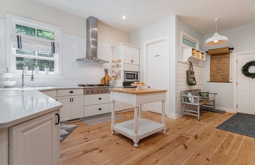 Sawyer Cottage | Newly remodeled cottage with hot tub and three seasons room