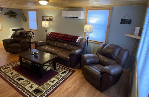 Columbia House | Newly remodeled cozy camp, close to town, trail access