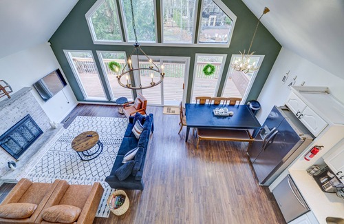 Lake Harmony Estates House | Newly remodeled, EV Charger, King bed, Game & Movie room, Family-Pet-friendly!