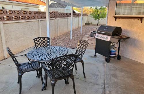 La Verkin House | Newly Remodeled Home Near Zion - Patio & Grill