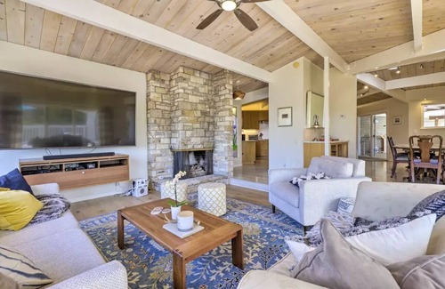 Skyhawk Commmunity House | Newly remodeled Santa Rosa retreat w/pool and hot tub!