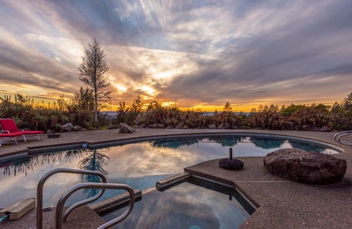 Santa Rosa Villa | Newly remodeled wine country villa. Outstanding. Sleeps 16