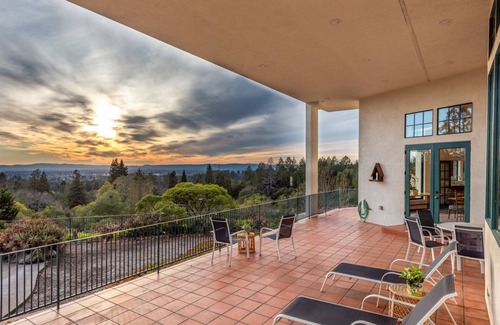 Santa Rosa Villa | Newly remodeled wine country villa. Outstanding. Sleeps 16