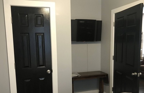 Avilla House | Newly Remolded Cute and clean Home on Main Street