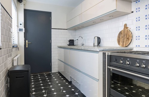 Tilburg Apartment | Newly renovated 1920 building with queen hotel bed, patio, and shared kitchen.