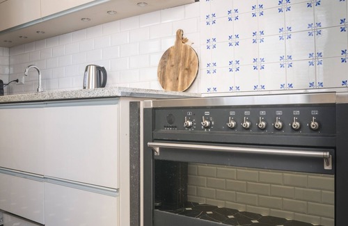 Tilburg Apartment | Newly renovated 1920 building with queen hotel bed, patio, and shared kitchen.