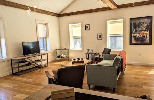 North Adams Apartment | Newly renovated 2 Br apartment on historic Eagle Street