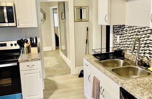 Springfield Apartment | Newly Renovated 2 floor Getaway