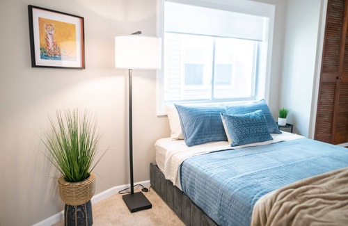 Downtown House | Newly Renovated, 3 Blocks from the Medical Mile