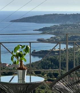 Mousata House | Newly Renovated Endless view Dimitra's House