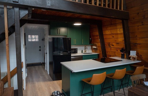 Wardsboro Ski Chalet | Newly renovated family friendly Chalet minutes to skiing!