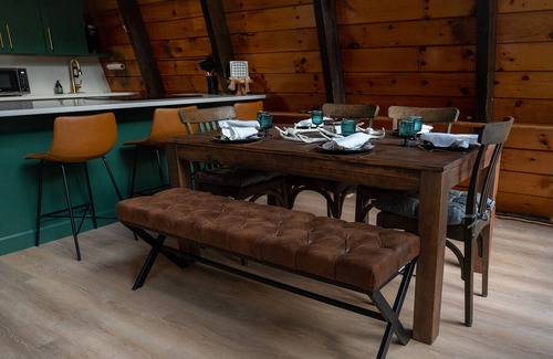 Wardsboro Ski Chalet | Newly renovated family friendly Chalet minutes to skiing!