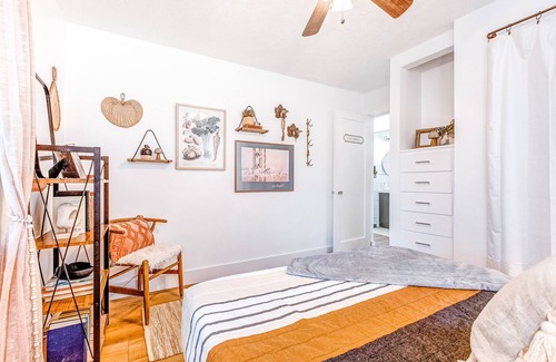 Canyon Rim House | Newly renovated/furnished getaway with hot tub and adorable decor - dogs OK
