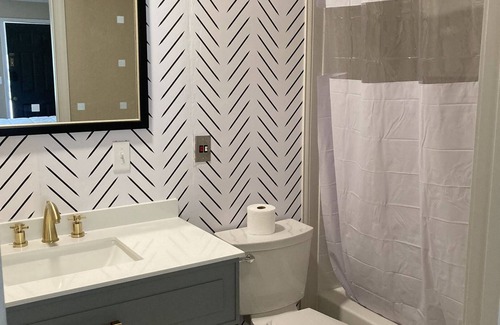 Wappapello Resort | Newly renovated King Room w/high speed internet