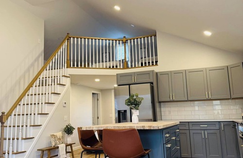 Edinboro Cottage | NEWLY RENOVATED LAKESIDE COTTAGE in EDINBORO- 3 MIN WALK to LAKE