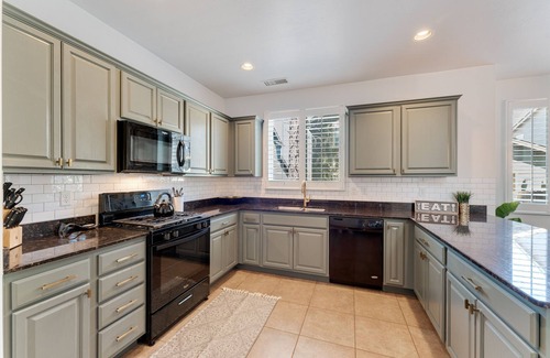 Flagstaff House | Newly Renovated Mountain Getaway Stocked for Fun! -