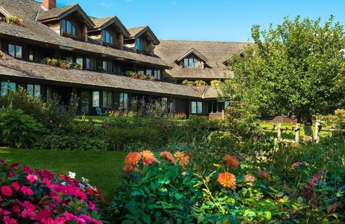 Moscow Cottage | Newly renovated Trapp Family Lodge 2-bedroom Guest House-available Dec 6th-13th