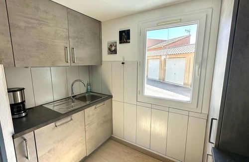 Portiragnes-Plage House | Newly renovated vacation home with conservatory only 250 meters to the beach.