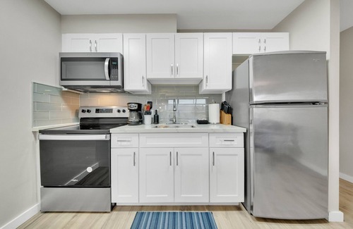 Waikiki Hotel | Newly renovated Waikiki Sunset unit with STUNNING Diamond Head and ocean views