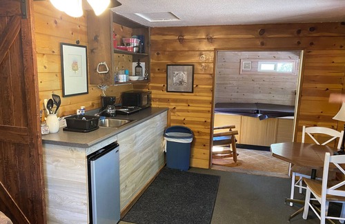 Payson Cabin | Newly updated bathroom!- Indoor Fireplace & Jacuzzi; cot for kids in second room